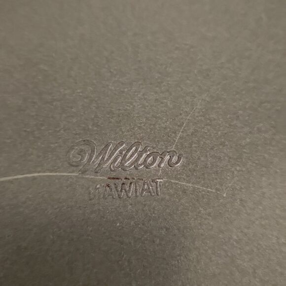 Wilton 9" Cake Pan Non Stick Set of 2 - Picture 9 of 12